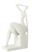 Statue Femme Assise Carré Blanc